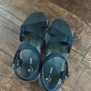 Clarks Black Sporty Sandals with Cushioned Footbed